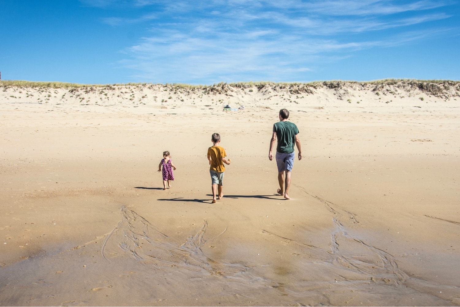 Revenir à Biscarrosse chaque été Photo d’une famille sur la même plage de Biscarosse, année après année